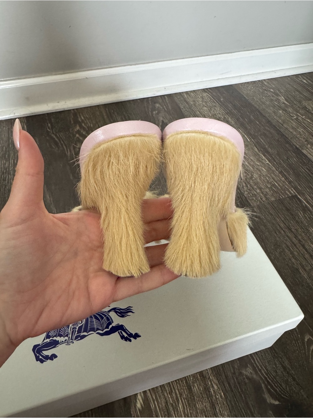 Burberry yellow calf hair mules - Picture 7 of 11